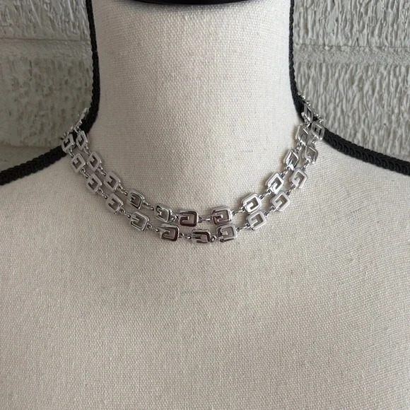 Givenchy Paris Bijoux G logo chain link necklace Silver Tone 30" - Picture 10 of 13